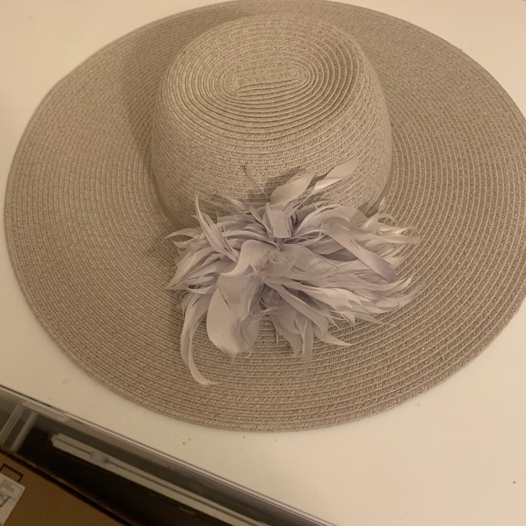 august hat - Picture 3 of 3